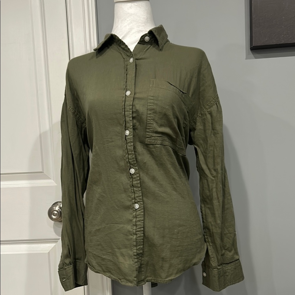 Casual Green Button Down Shirt with Relaxed Fit